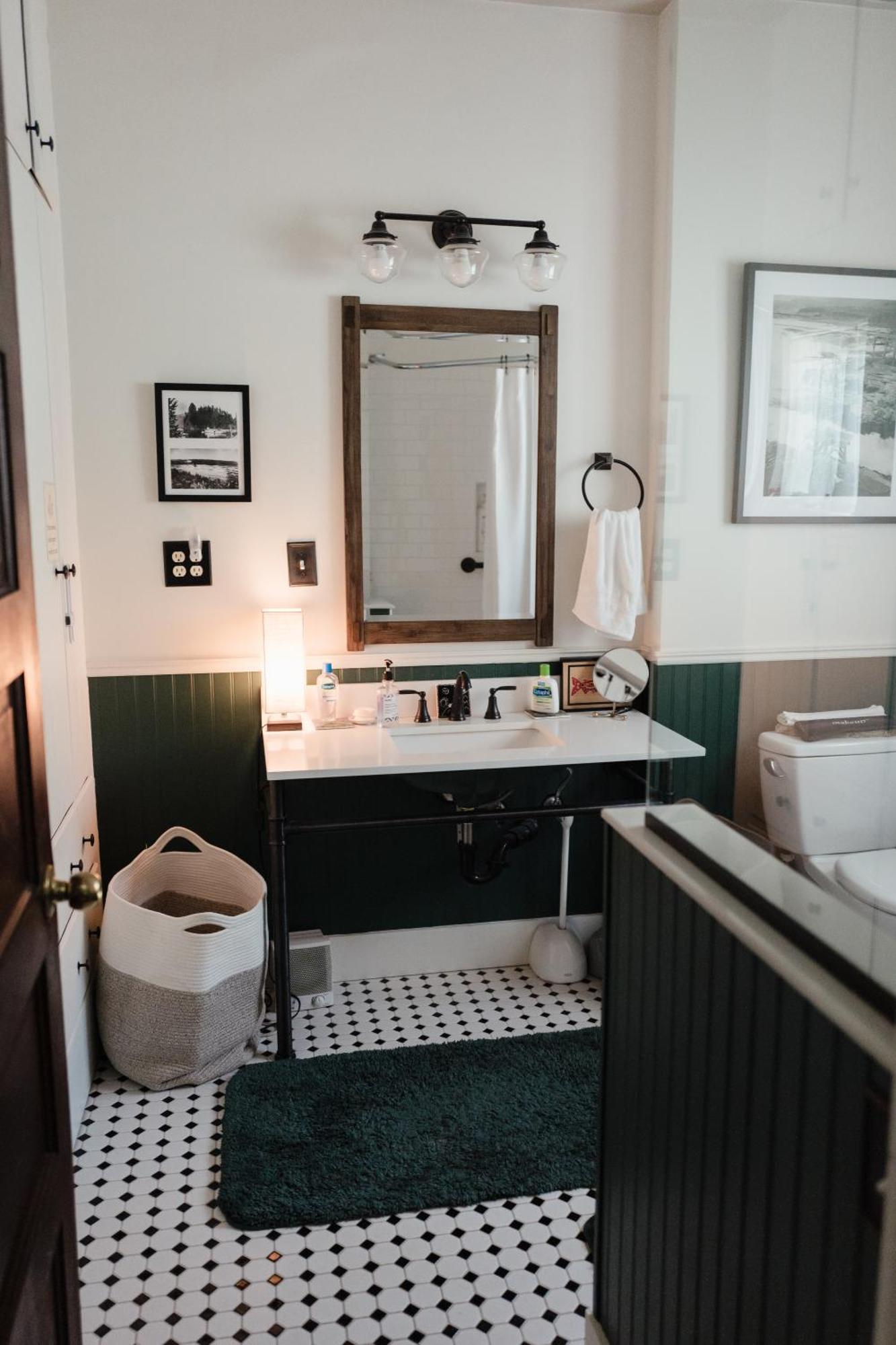 Southeast Portland Comfy & Eclectic Craftsman Home Exterior foto